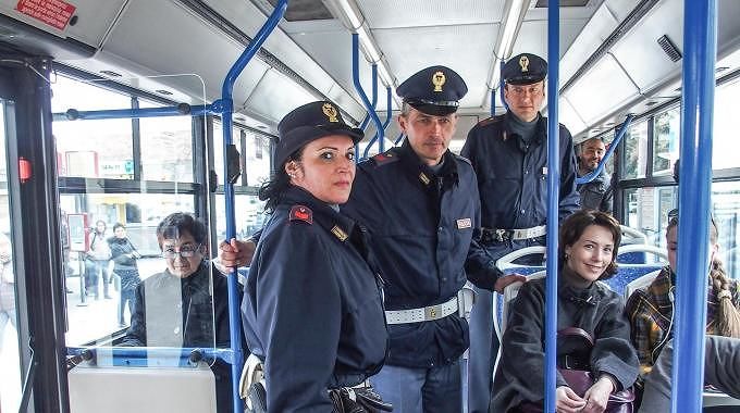 Spinelli, insulti e risse sui bus di Cagliari. “Poliziotti a bordo di tutte le linee”