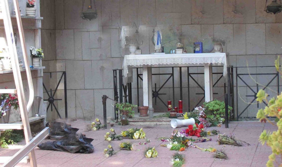 San Sperate, ladri di fiori al cimitero nella tomba della nonna appena scomparsa