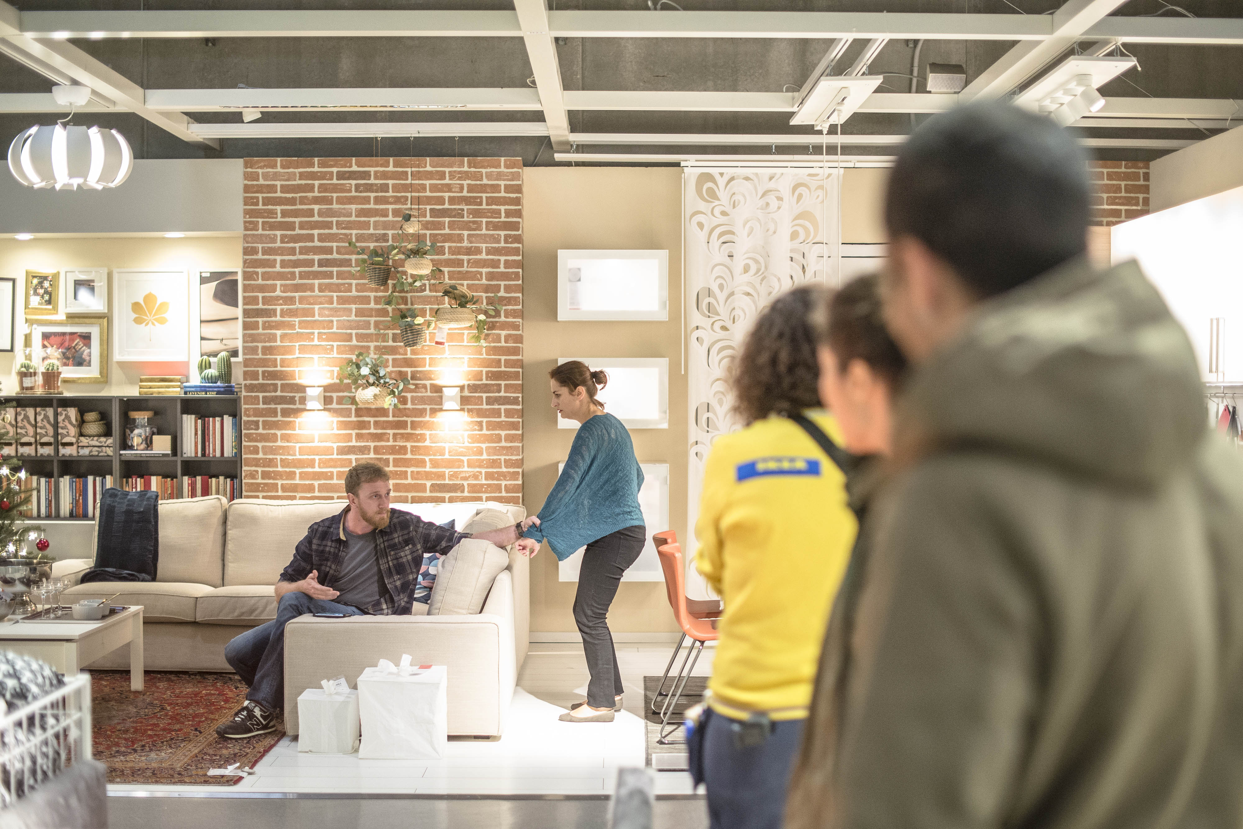 Violenza domestica in scena all’Ikea, uno spot a Cagliari