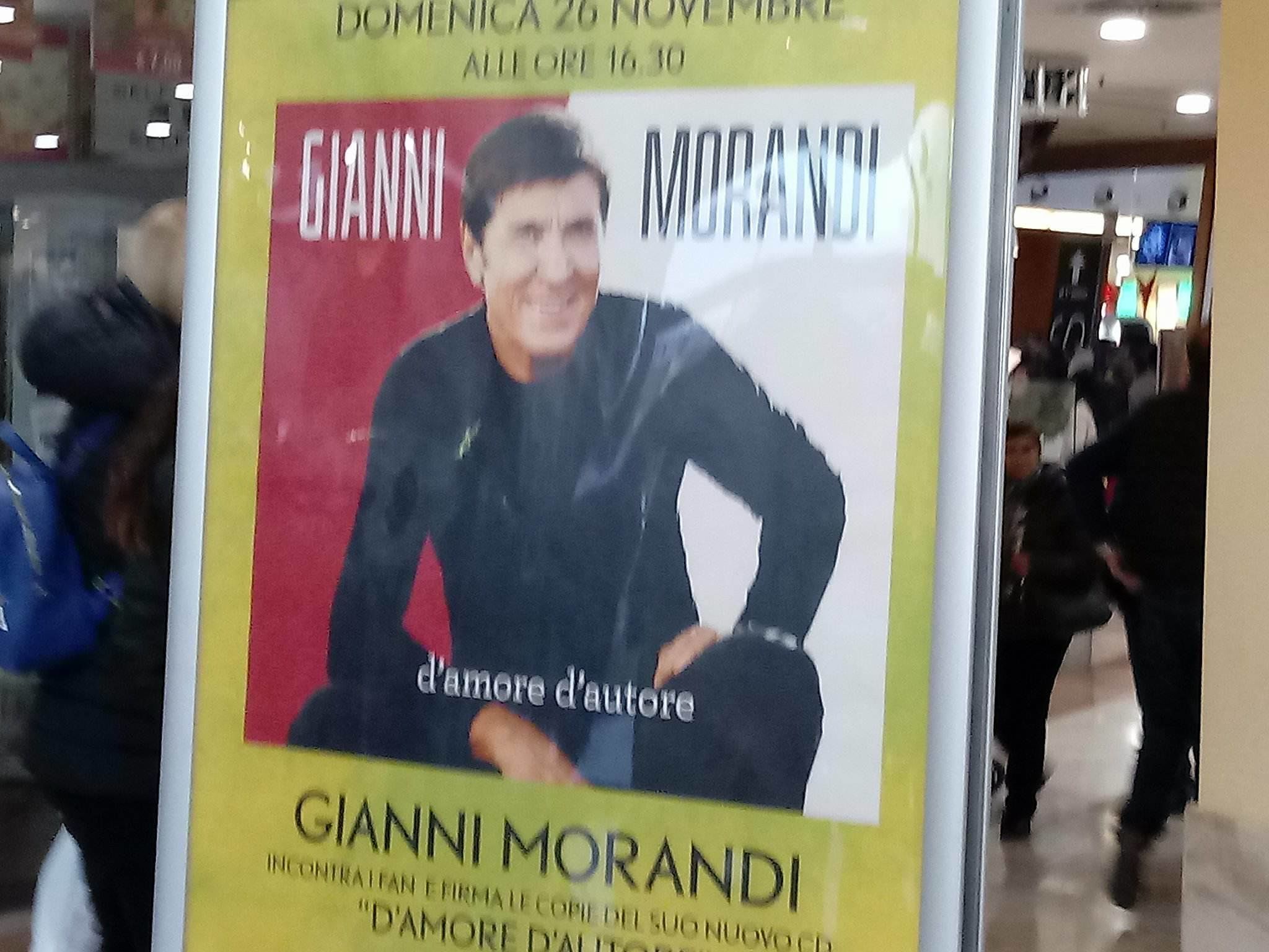 Gianni Morandi fa impazzire i fan sardi alla Corte del Sole (VIDEO)