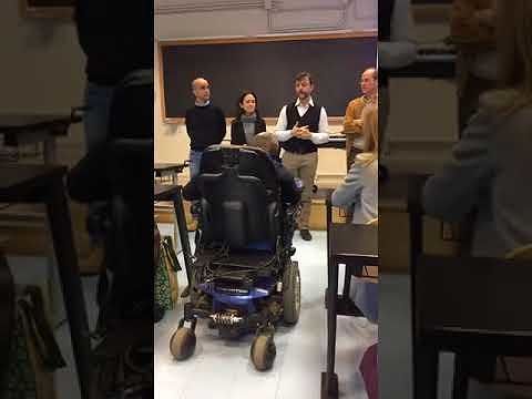 Cagliari, Cristian discute la tesi parlando “con gli occhi” ed emoziona tutti