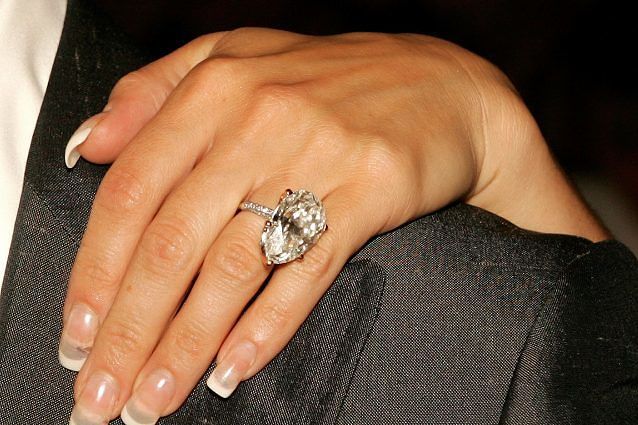 Il diamante non è per sempre: dopo la rottura va restituito all’ex