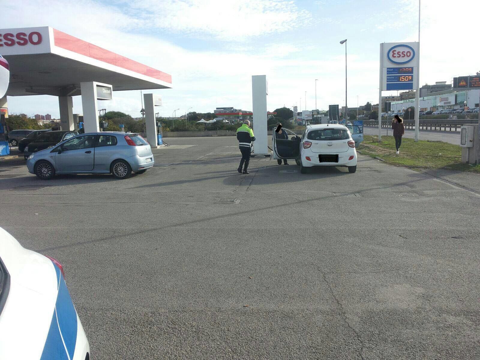 Crash sull’asse mediano, Hyundai tampona una Punto: in tre restano feriti
