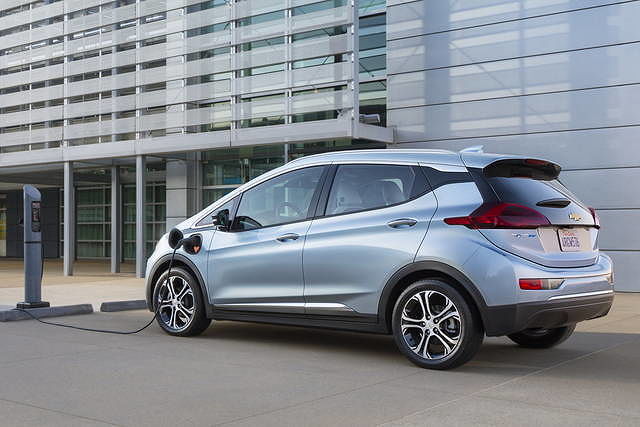 Cresce il mercato delle auto elettriche in Sardegna: +57,6 per cento nel 2017