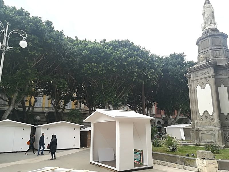 Cagliari, è Natale anche in piazza del Carmine: tutto pronto per il mercatino