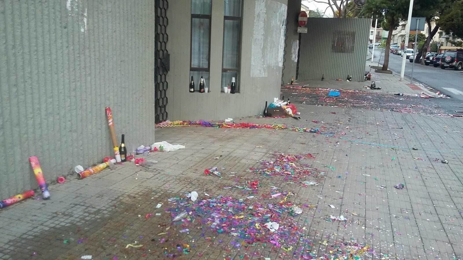 Cagliari, il letamaio delle feste di laurea di Ingegneria: “Studenti senza cervello”