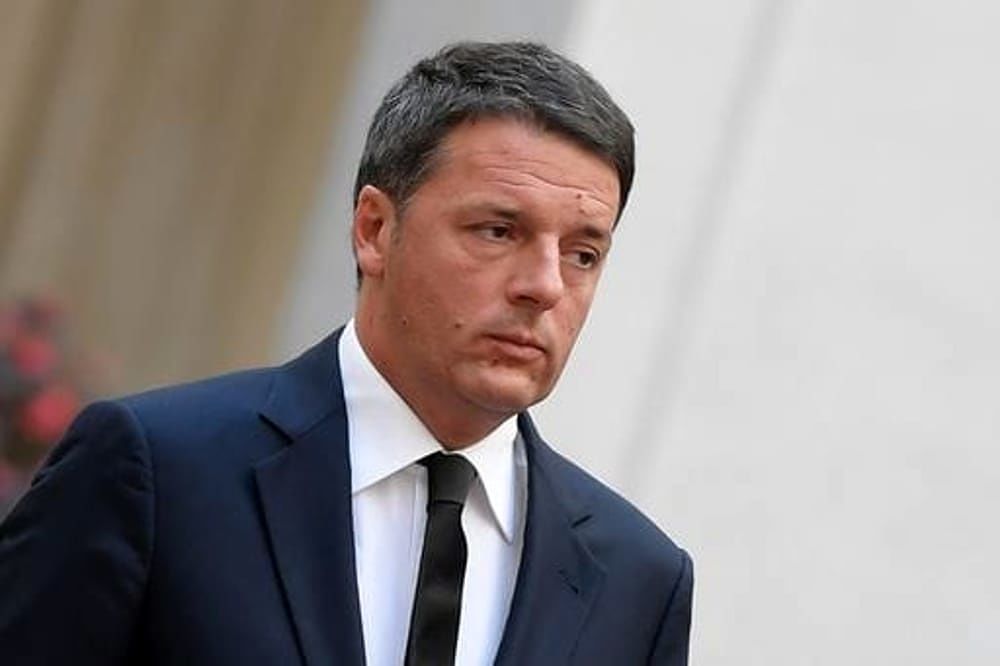 Renzi sbarca in Sardegna: tappa in bus a Thiesi, Nuoro, Ghilarza e Cagliari