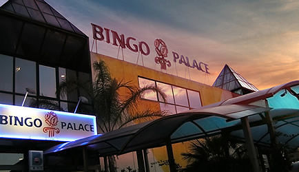 Blitz della polizia: sequestrati negozi, appartamenti e auto a due cagliaritani