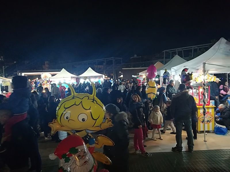 Cagliari, tutti pazzi per il villaggio di Babbo Natale: pienone al Parco della Musica