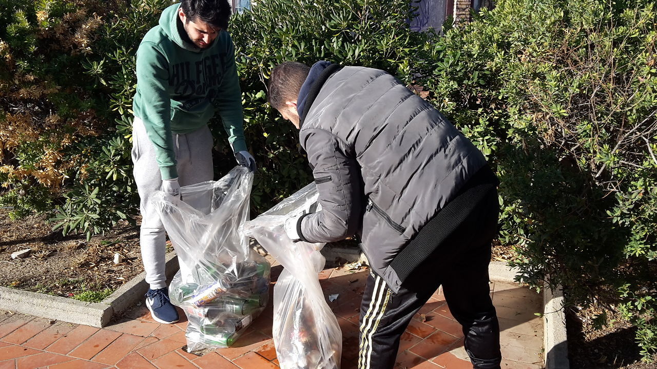 Quartu, degrado al Caffè del Parco: lo ripuliscono i militanti di Gioventù Nazionale