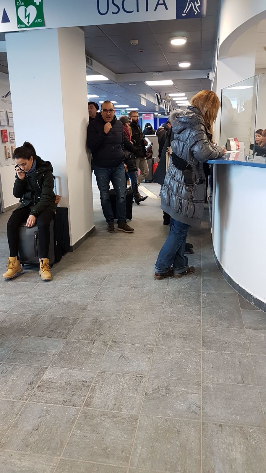 Ryanair cancella il volo Cuneo-Cagliari: la rabbia dei passeggeri bloccati in aeroporto