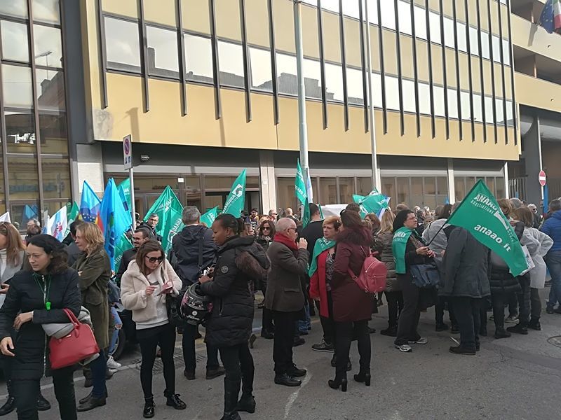 Sanità sarda in tilt, sciopero dei medici a Cagliari: “Salute dei pazienti appesa a un filo”