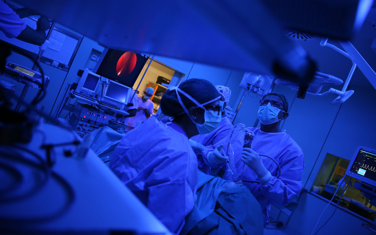 Chirurgia laser al Policlinico: operazione in diretta streaming in 7 città europee
