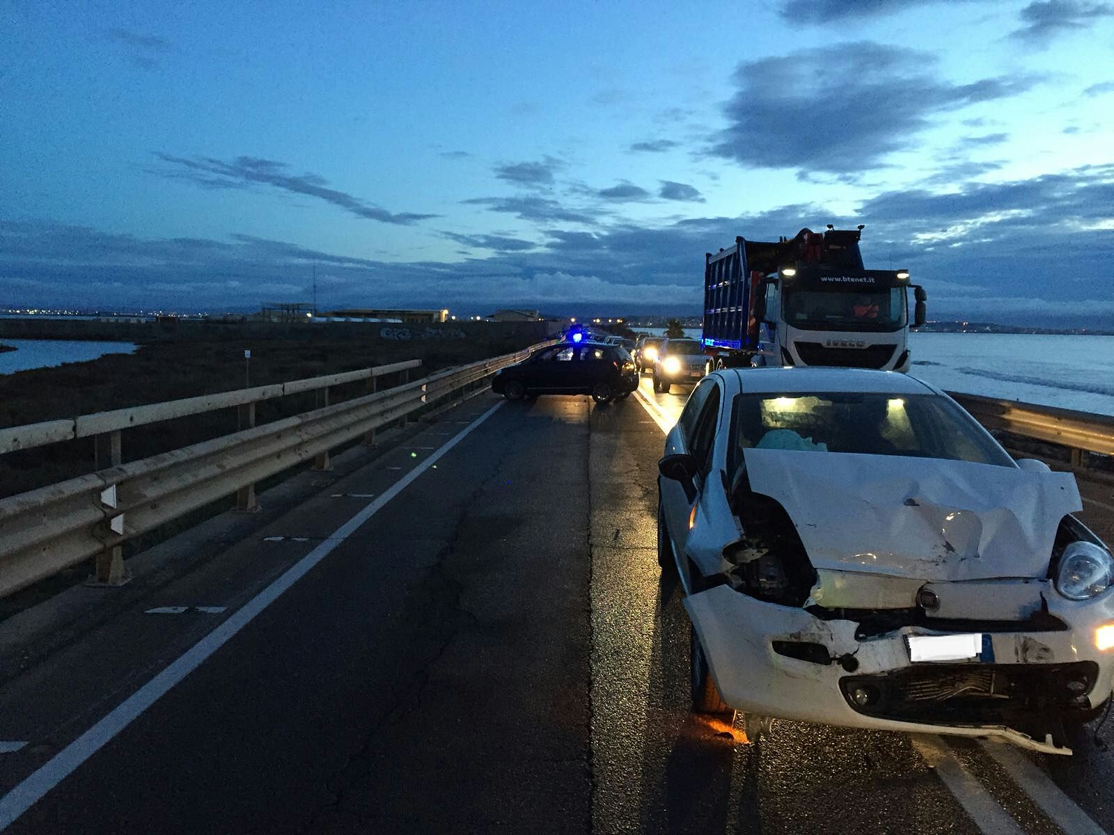 Tamponamento con sei feriti sulla Sulcitana, traffico in tilt