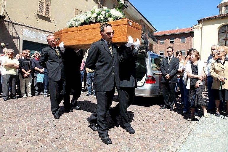 Racket del caro estinto a Cagliari: “Decine di titolari di agenzie funebri a processo”