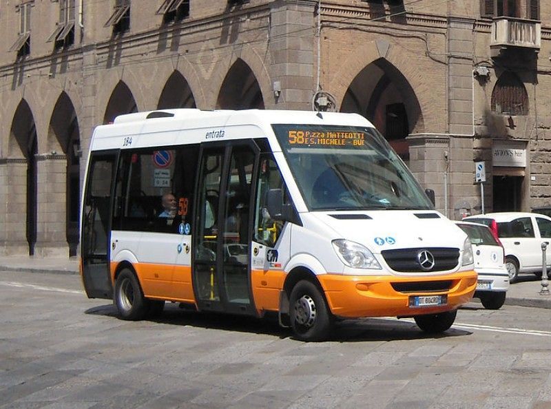 Corso e piazza Garibaldi pedonali: “Subito bus navetta per anziani e il commercio”