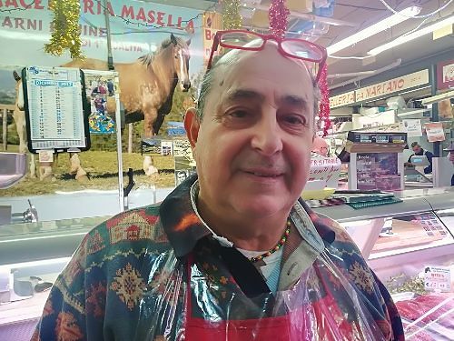 Sergio, il re del cavallo: “Famiglie ‘ridotte’ anche a Cagliari, a tavola massimo in 5”