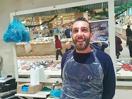 “Incassi in calo ma non ci lamentiamo: cagliaritani pazzi per gamberi, spigole e orate”