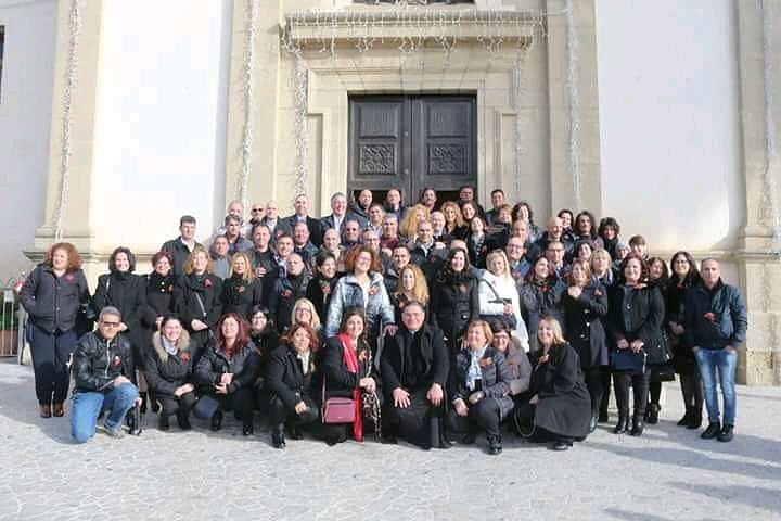 Maracalagonis, la “rivincita” su Whatsapp: 50enni tutti in chat, ma poi festeggiano dal vivo