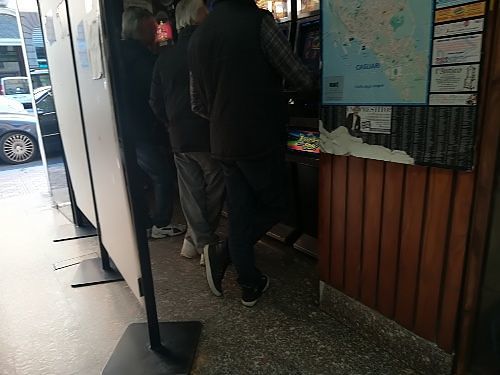 Cagliari, slot machine mania anche alla stazione:“Perdono molto perché sperano di rifarsi”