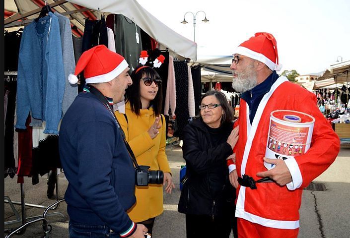 Un sorriso ai bimbi del Microcitemico col cuore dei Babbi Natale di Pula (VIDEO)