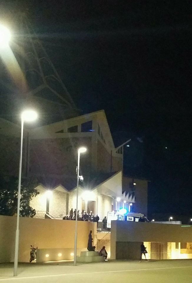 Piazza San Michele, cade dalla scale della chiesa: paura per un’anziana