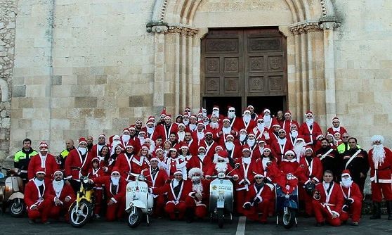 Babbo Natale a Cagliari arriva in Vespa