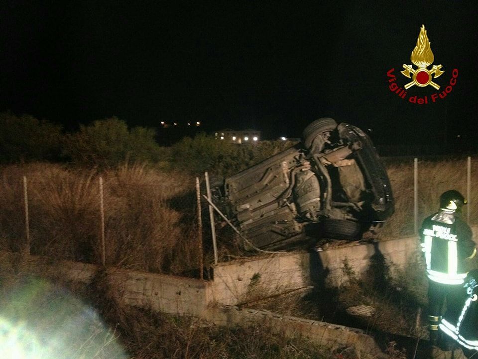 Incidente stradale sulla 125: auto fuori strada