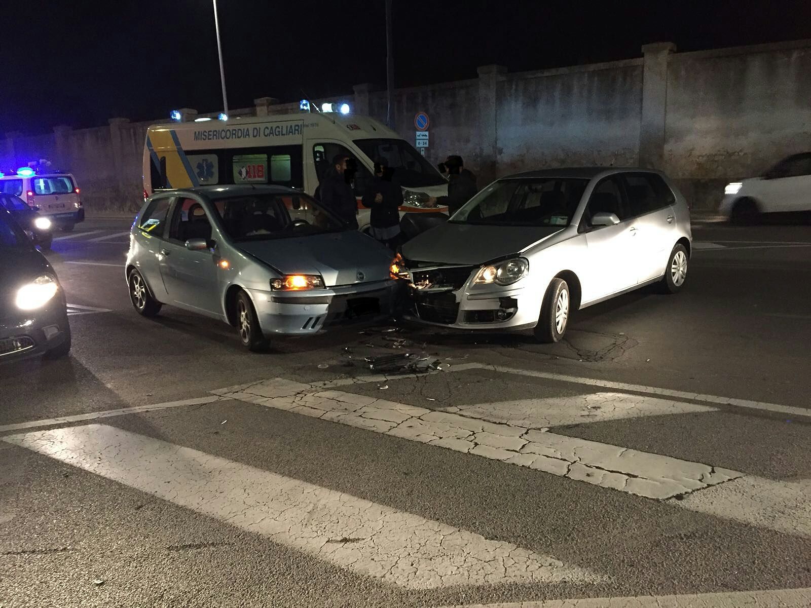Scontro tra due auto in via Cadello, ferita una donna di Monserrato