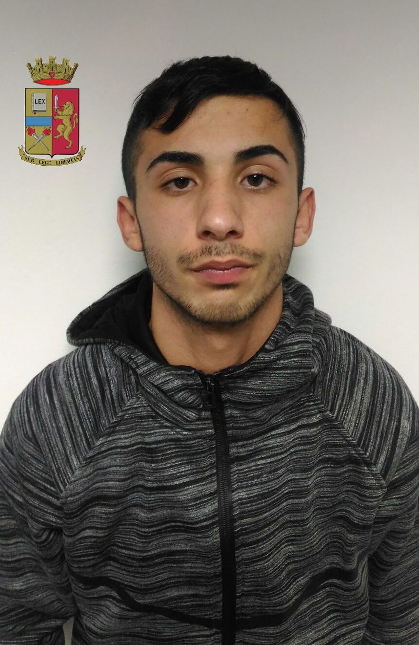 Cagliari, preso baby spacciatore scoperto con le moto e inseguito in via Timavo