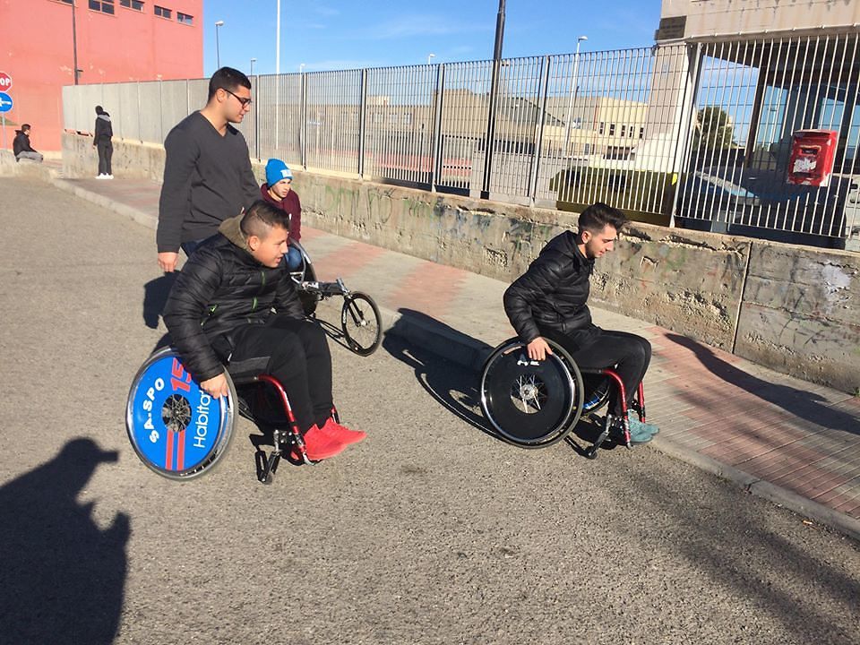 Cagliari, studenti del Marconi in carrozzina per dire no alle barriere architettoniche