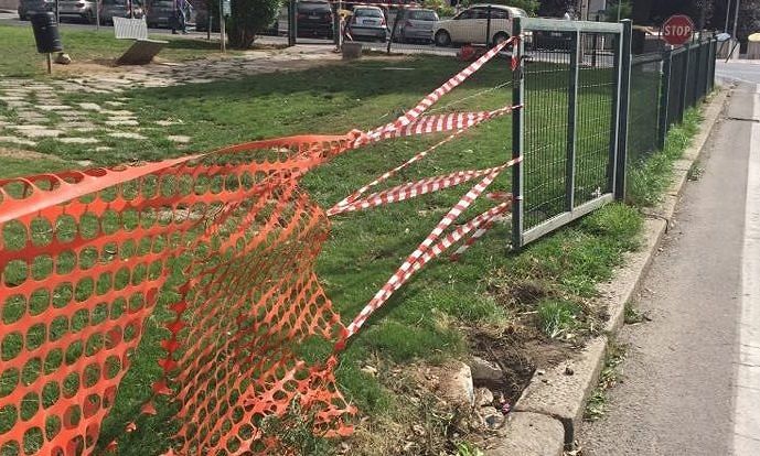 Via della Pineta, “Quell’area cani è pericolosa: chiudetela”