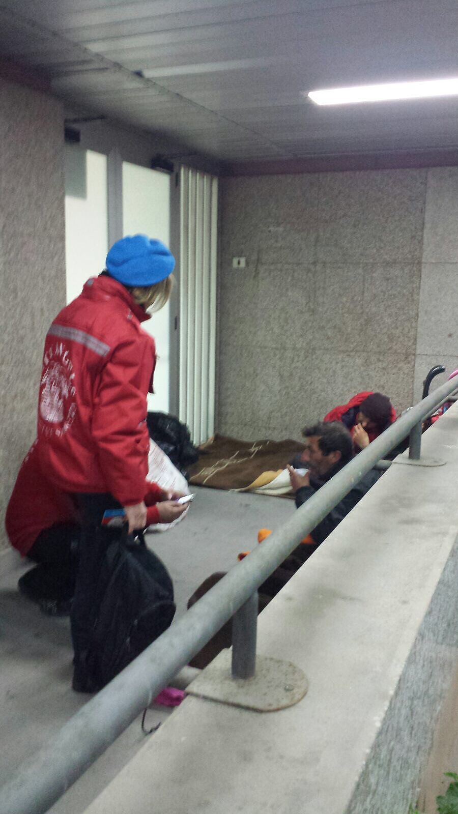 Cagliari, anche gli Angeli piangono dando l’addio al clochard Luca