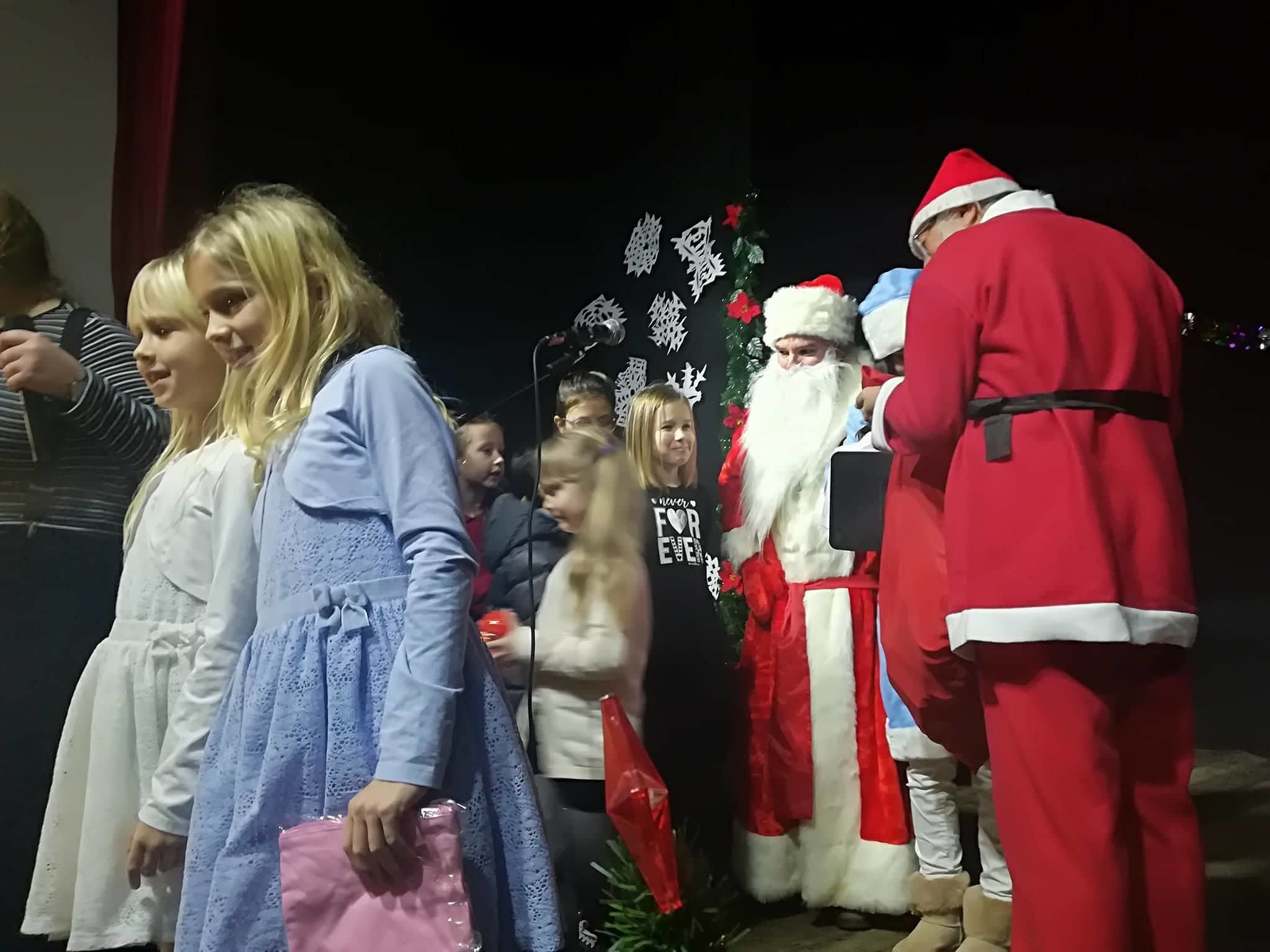 Festa dell’integrazione a Cagliari, Nonno Gelo porta i regali ai bambini dell’Est Europa