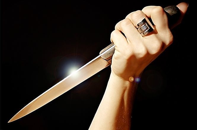 Dramma in Sardegna: moglie 30enne accoltella per tre volte il marito