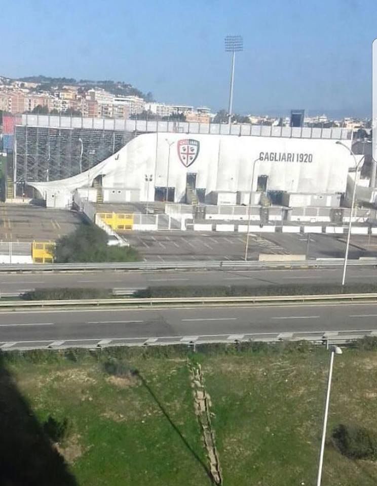 Cagliari, maestrale da 125 km all’ora: si stacca la copertura della Sardegna Arena