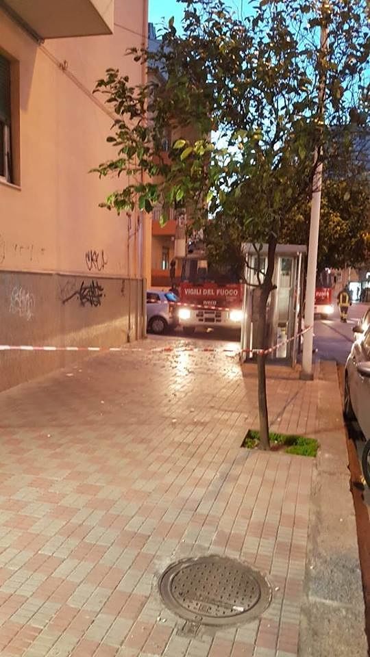 Raffiche di maestrale, paura a Cagliari: volano rami, calcinacci e gazebo