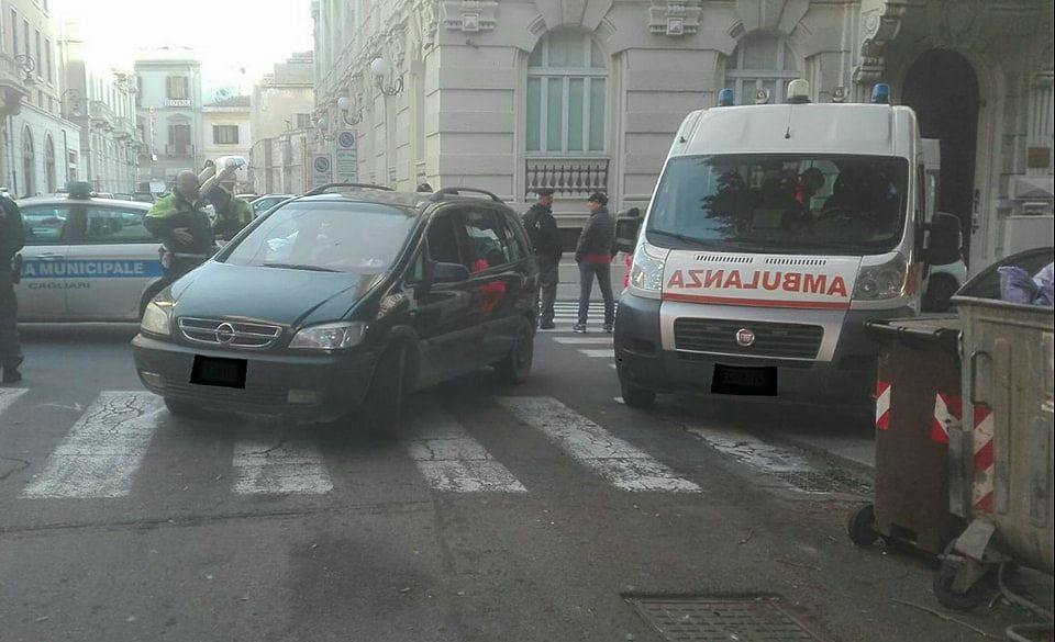 Paura in piazza del Carmine: investita una donna 78 anni