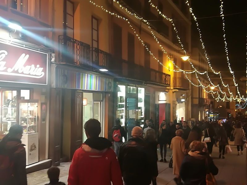 Saldi a Cagliari tra crisi e “trucchi”: poche buste tra le mani dei cagliaritani