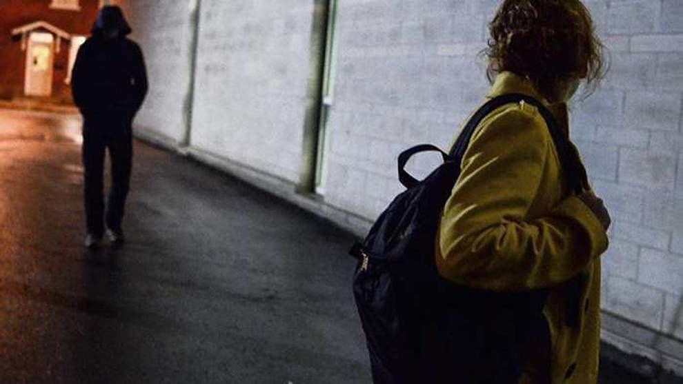 “Un maniaco mi ha aggredita di notte a Cagliari. Ragazze, denunciate sempre”