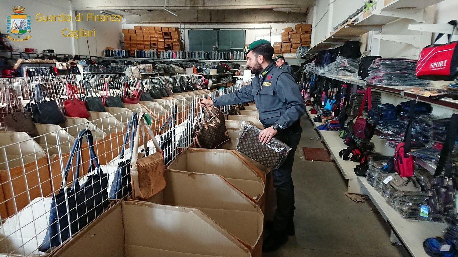 Cagliari, il business della pelletteria contraffatta: maxi sequestro a Elmas