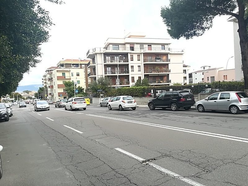 Genneruxi, auto come bolidi nella buia via dell’Abbazia: “Qui ci scappa il morto”