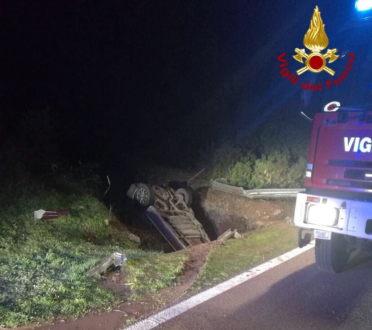 Mercedes si ribalta e finisce in un canale: paura sull’Orientale Sarda