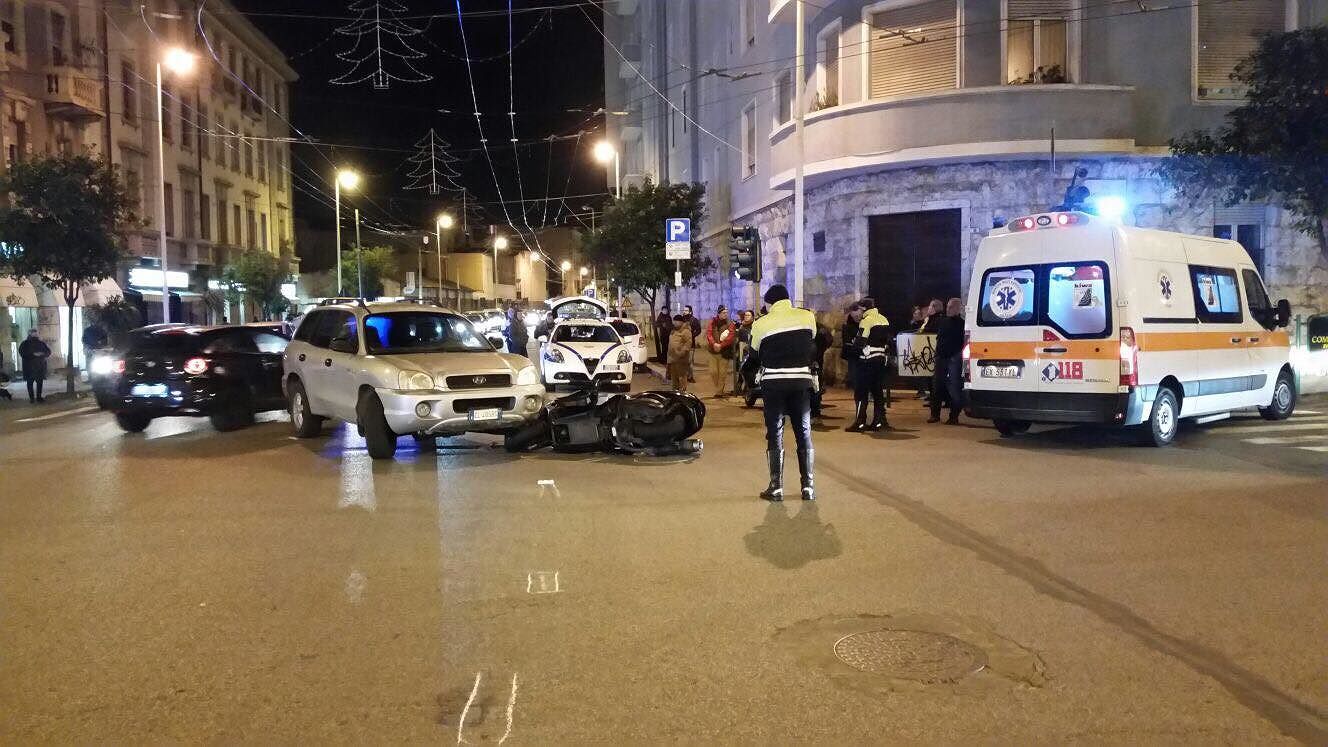 Cagliari, auto contro scooter in via Pergolesi: un ferito