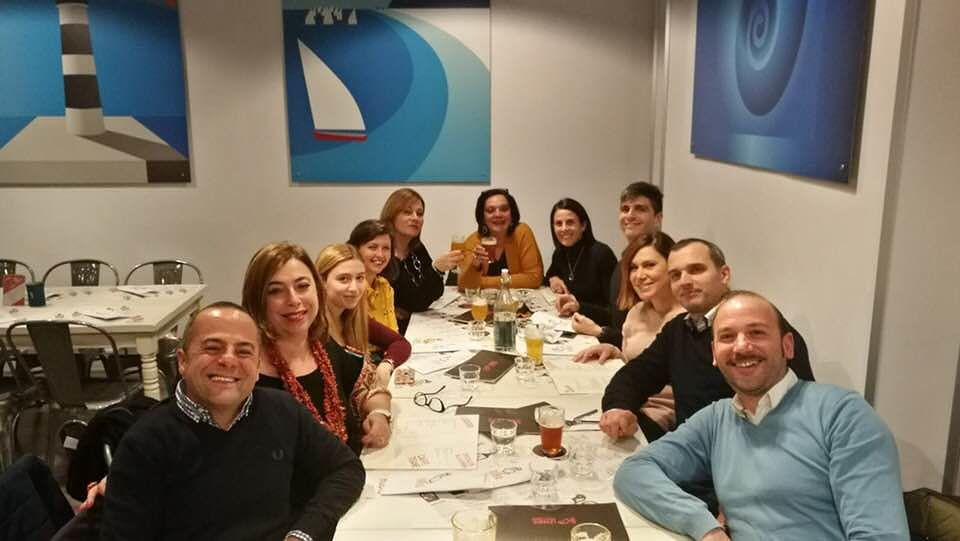 Cagliari, gli ex alunni si ritrovano 35 anni dopo grazie alla maestra e a Facebook