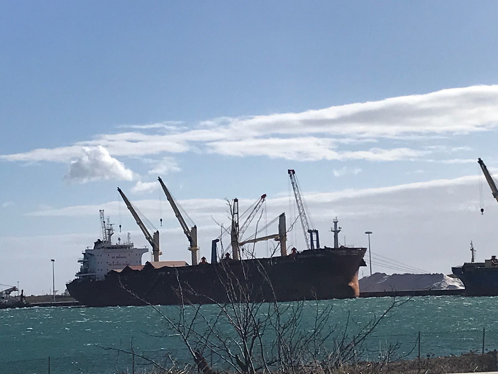 Cagliari, ecco la super nave Kiran Istanbul: trasporterà il nostro sale negli Usa