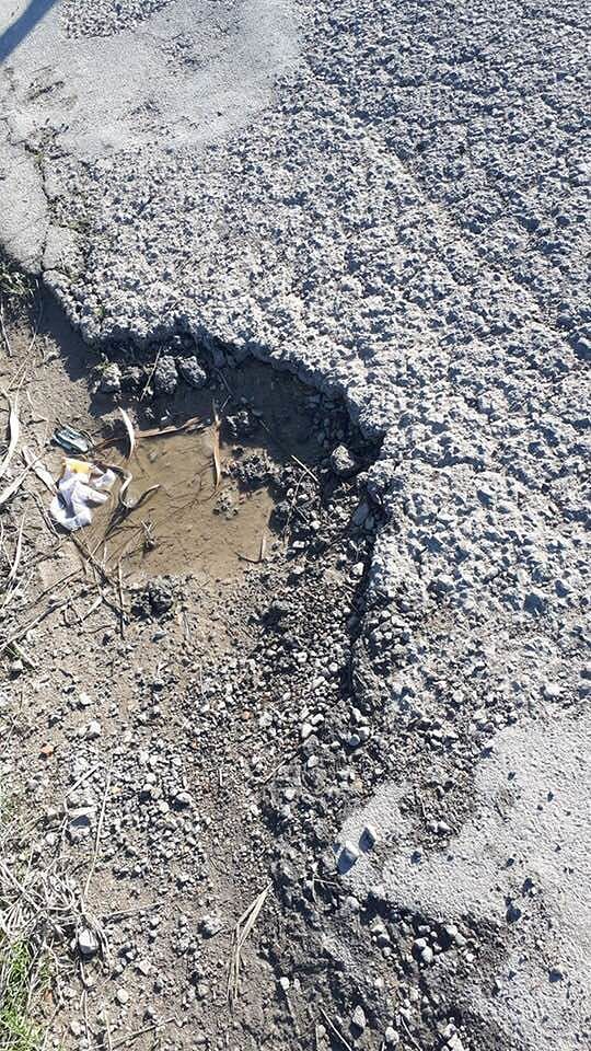 Flumini, la strada della vergogna: “Un cimitero di ruote scoppiate”