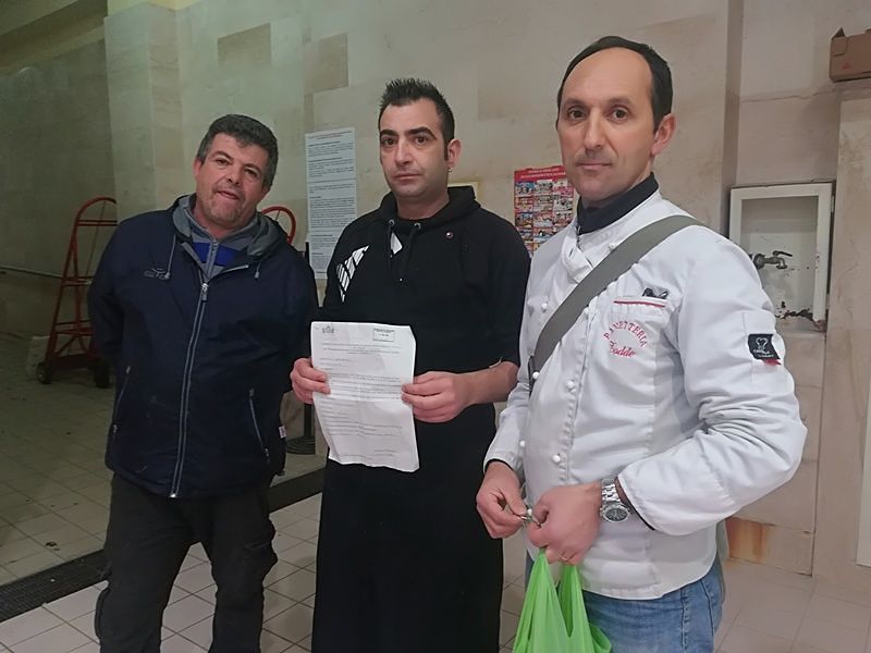 Cagliari, pioggia di multe al mercato: “Salasso ingiusto per una scala e due carrelli messi male”