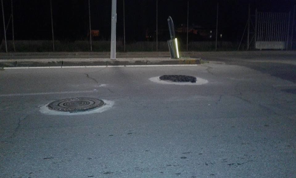 Assemini, strade gruviera a Santa Lucia: “Per poco ci lascio una gomma”