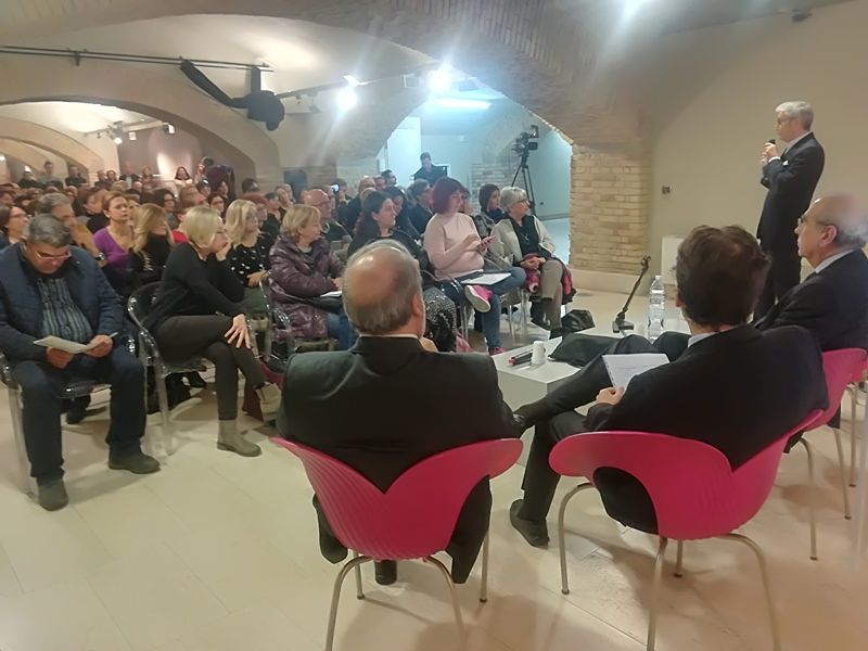 Fibromialgia, fari finalmente accesi anche a Cagliari: “Le più colpite? Le donne”
